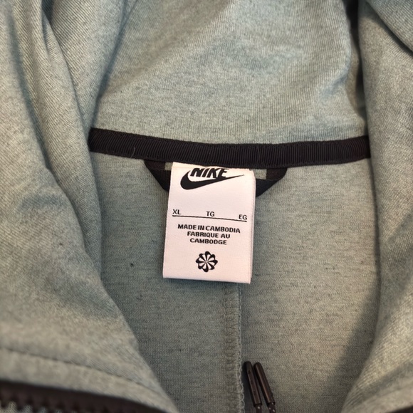 Nike Sweater W/Tag - Picture 3 of 4